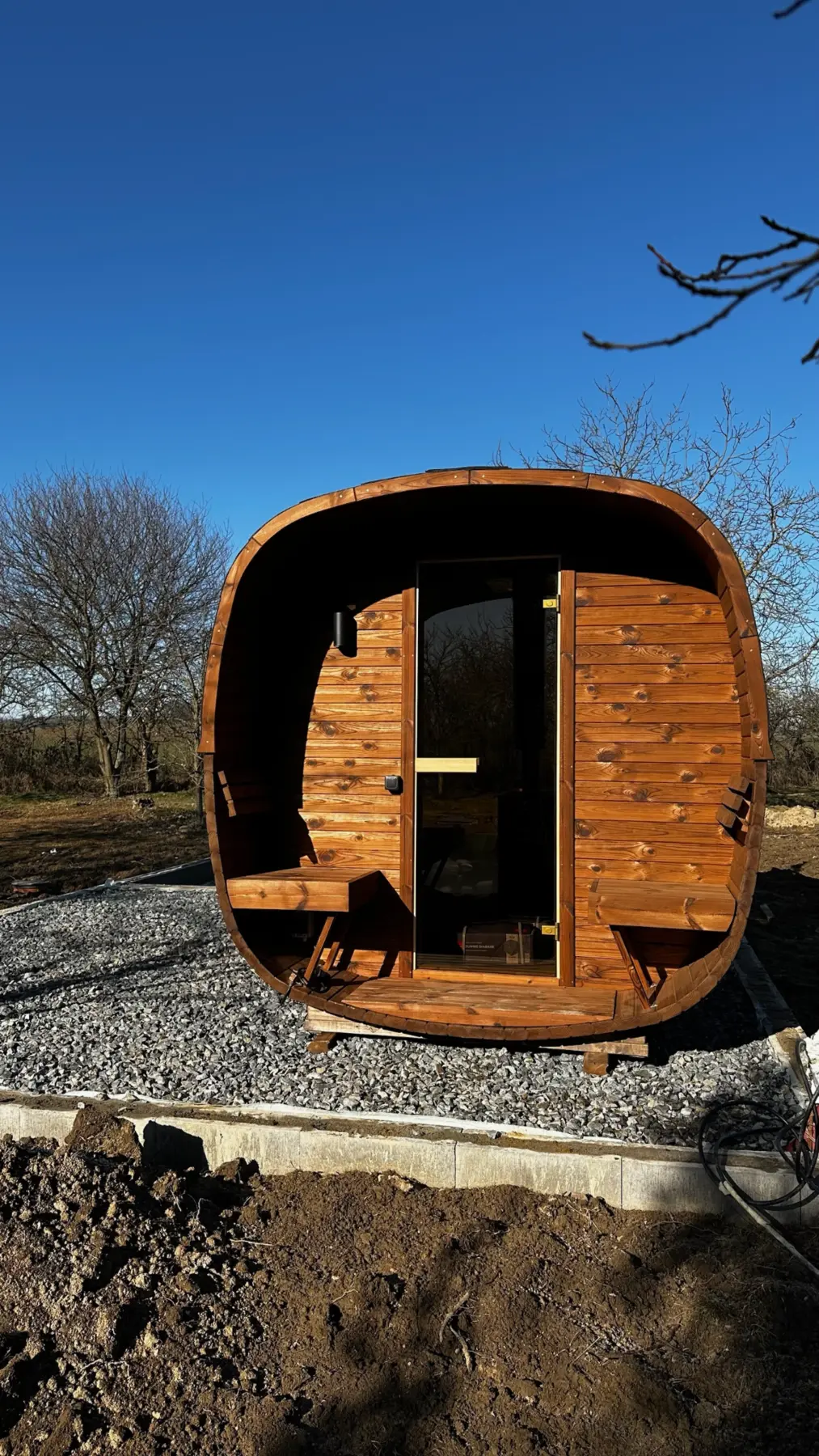 Sauna Square s krytým čelným vstupom a terasou