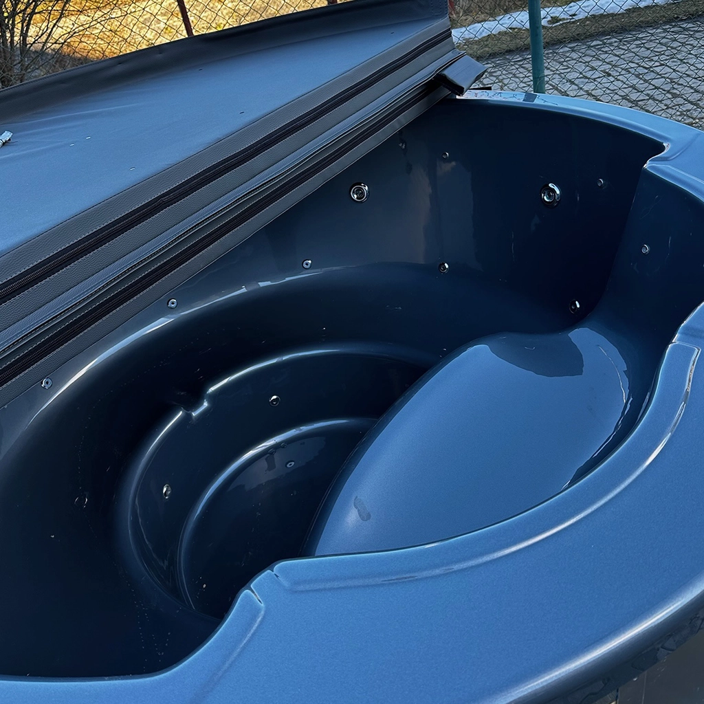 Detail akrylátové vložky koupacího sudu