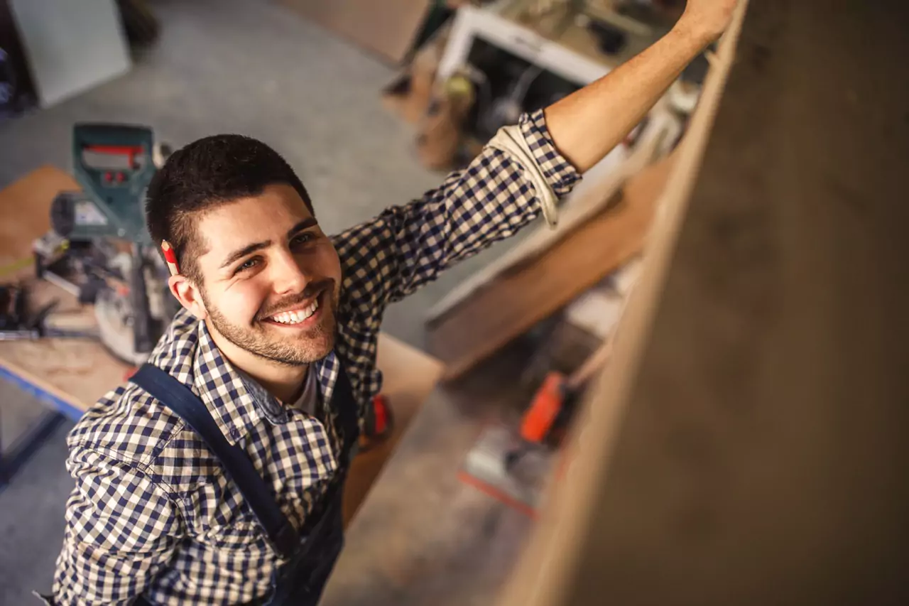 Výroba sauny na klíč - řemeslník